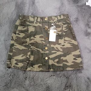 NWOT Camouflage Button Down  denim Mini Skirt -L